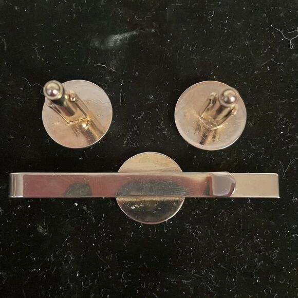 Vintage MCM 1960s matching polished silver tone monogrammed tie clip cuff links - Picture 6 of 9